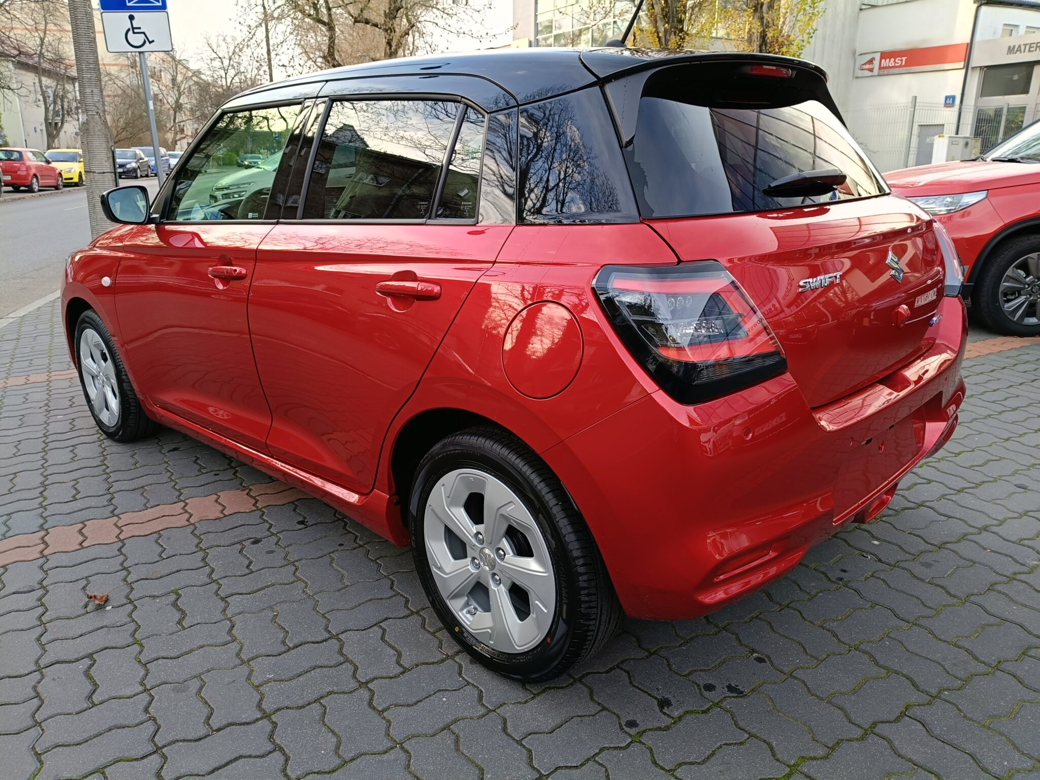 SUZUKI SWIFT MILD HYBRID 1.2 MT PREMIUM PLUS 2025